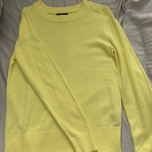 Gap Women’s Yellow Sweater